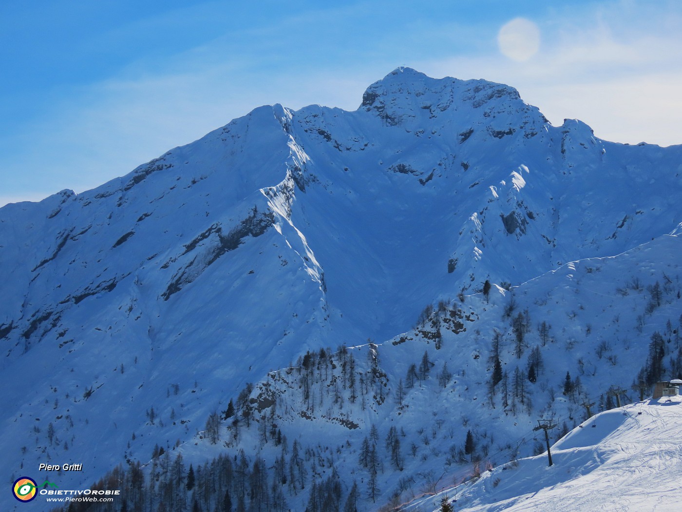 40 Zoom sul Monte Pegherolo (2369 m).JPG